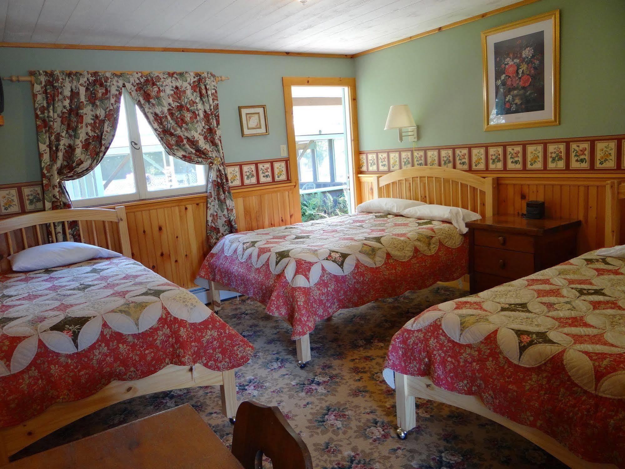 Blue Gentian Lodge At Magic Mountain Londonderry Exterior foto